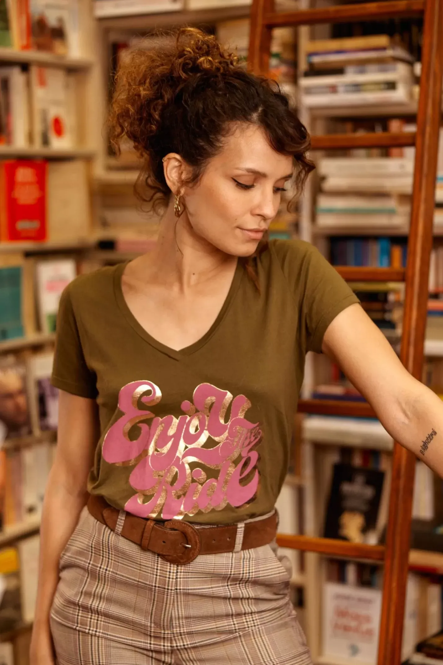 LA PETITE ÉTOILE Tops|T-Shirt Enjoy Kaki